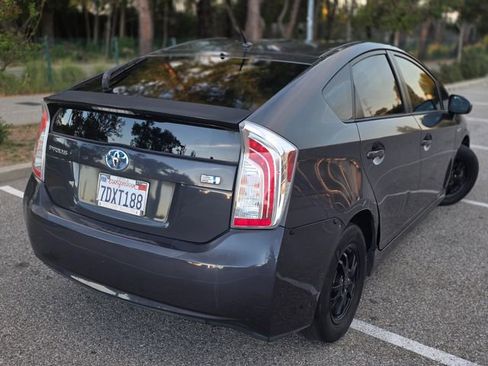 Used 2014 Toyota Prius Two image 11