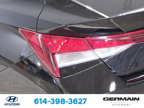 Used 2023 Hyundai Elantra SEL w/ Preferred Accessory Package FWD image 16