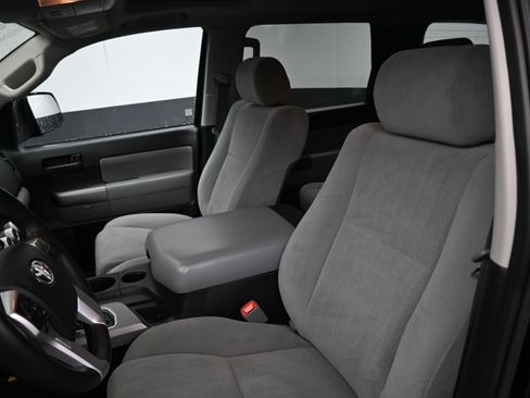 Used 2017 Toyota Sequoia SR5 image 17