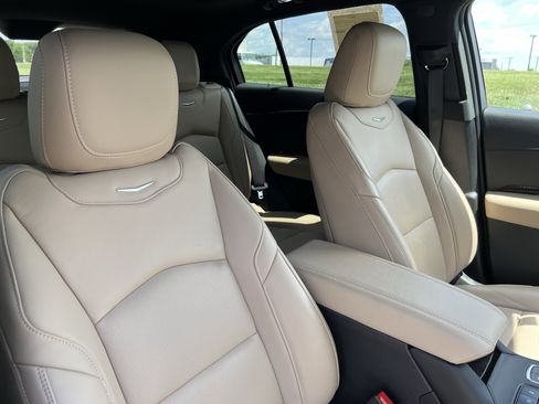 Used 2025 Cadillac XT4 Premium Luxury FWD image 35