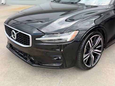 Used 2019 Volvo S60 T5 R-Design FWD image 2