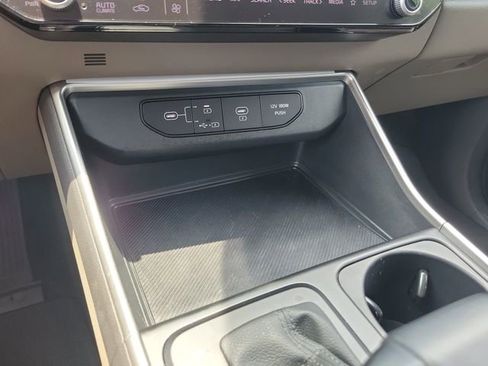 Used 2025 Kia Carnival FWD image 25
