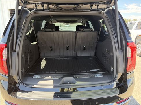 New 2026 GMC Yukon XL AT4 AWD/4WD image 8