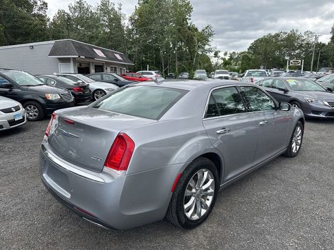 Used 2018 Chrysler 300 Limited w/ Safetytec Plus Group image 3