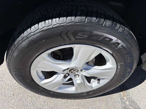 Used 2021 Toyota RAV4 XLE AWD/4WD image 19