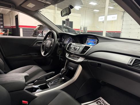 Used 2015 Honda Accord LX image 29