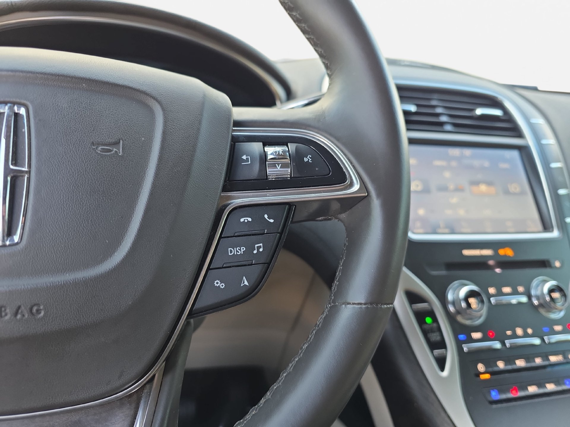 Used 2020 Lincoln Nautilus Reserve w/ Equipment Group 201A FWD image 18