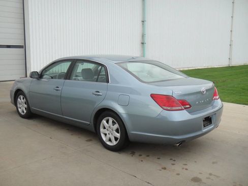 Used 2010 Toyota Avalon XL image 8