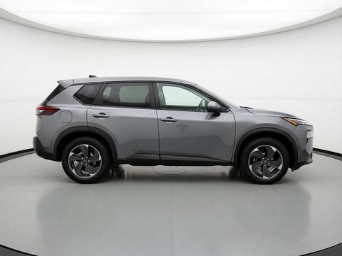 Used 2025 Nissan Rogue SV FWD image 11