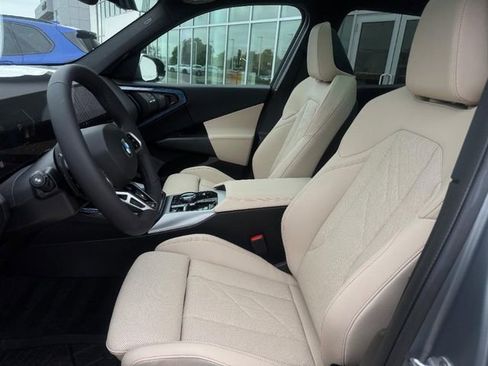 New 2025 BMW X3 xDrive30i w/ Premium Package AWD/4WD image 8