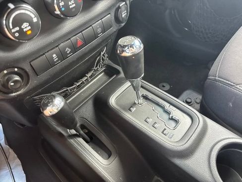 Used 2014 Jeep Wrangler Unlimited Sahara w/ Connectivity Group AWD/4WD image 19