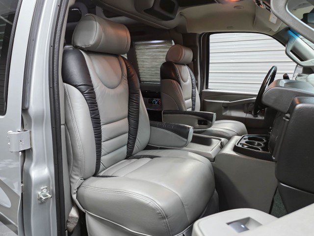 Used 2017 GMC Savana 2500 Extended RWD image 22