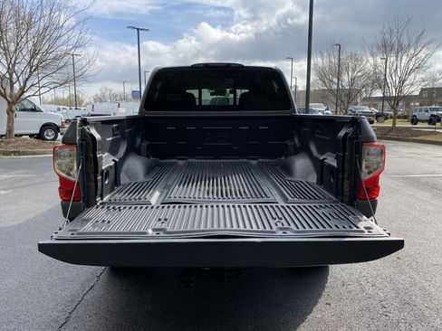 Used 2021 Nissan Titan SV AWD/4WD image 11