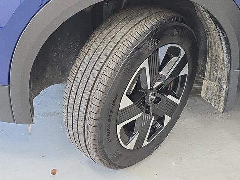 Certified 2025 Nissan Kicks SV AWD/4WD image 30