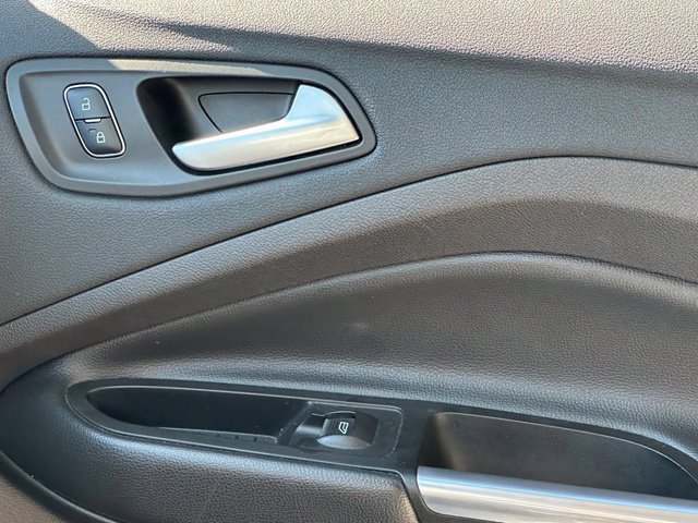 Used 2017 Ford Escape SE w/ Equipment Group 201A AWD/4WD image 35