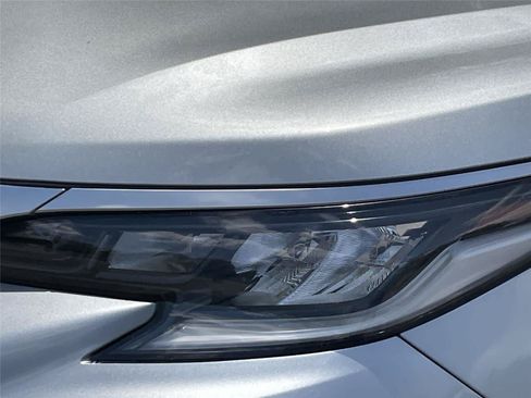 Used 2021 Toyota Sienna XSE w/ XSE Plus Package FWD image 5