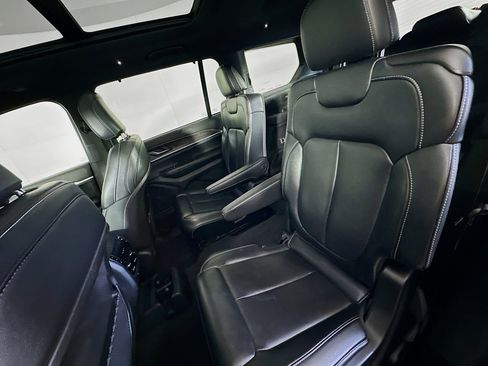 Used 2024 Jeep Grand Cherokee L Limited w/ Luxury Tech Group II image 28