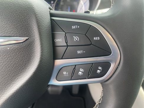 Used 2022 Chrysler Pacifica Touring-L FWD image 26