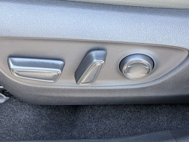 Used 2025 Toyota RAV4 XLE FWD image 19
