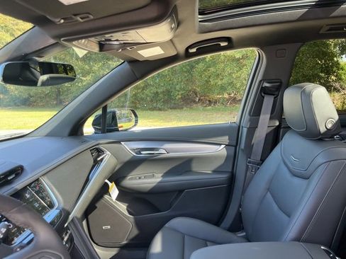 New 2025 Cadillac XT6 Luxury image 18