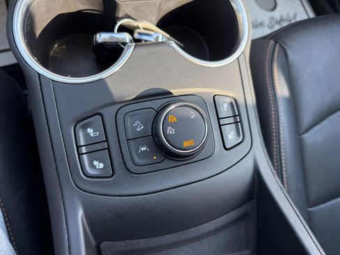 Used 2021 GMC Terrain SLT w/ Infotainment Package II image 34