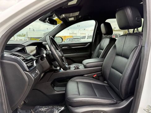 Used 2024 GMC Acadia Elevation image 39