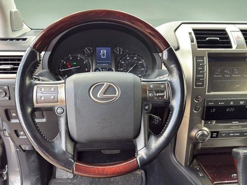 Used 2018 Lexus GX 460 Premium w/ Premium Package AWD/4WD image 22