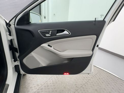 Used 2020 Mercedes-Benz GLA 250 image 30