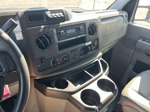 Used 2022 Ford E-350 and Econoline 350 Super Duty RWD image 29