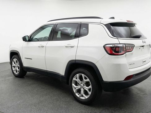 Used 2025 Jeep Compass Latitude AWD/4WD image 6