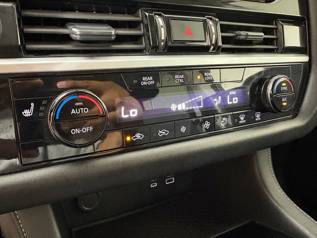 Used 2024 Nissan Pathfinder SV FWD image 32