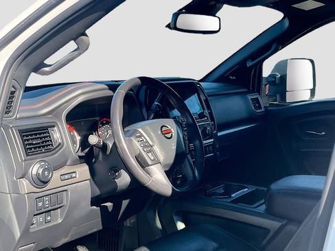 Used 2021 Nissan Titan PRO-4X w/ Pro-4x Convenience Package AWD/4WD image 9