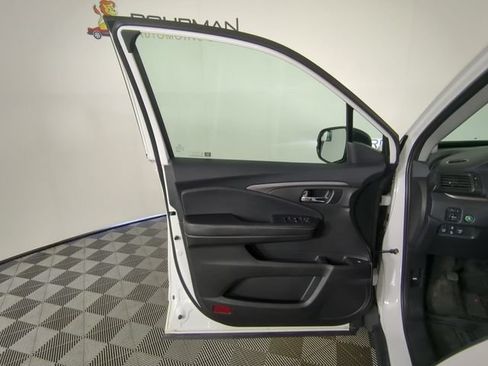 Used 2024 Honda Ridgeline Sport image 17