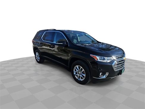 Used 2020 Chevrolet Traverse LT w/ Driver Confidence II Package image 2