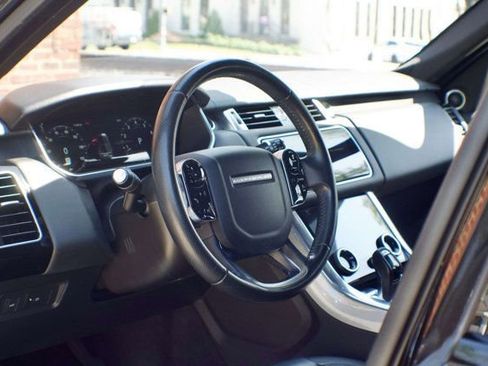 Used 2018 Land Rover Range Rover Sport HSE image 21