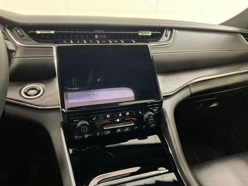Used 2024 Jeep Grand Cherokee Overland w/ Adv Protech Group III AWD/4WD image 16
