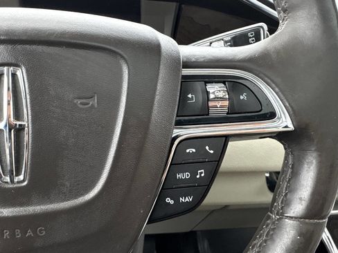 Used 2018 Lincoln Navigator Select w/ Technology Package image 4