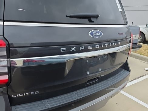 Used 2023 Ford Expedition Limited image 4
