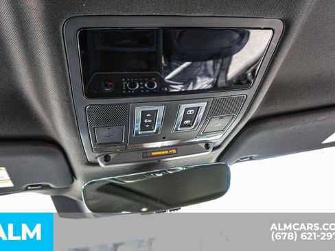 Used 2024 Land Rover Defender 90 X-Dynamic SE image 34