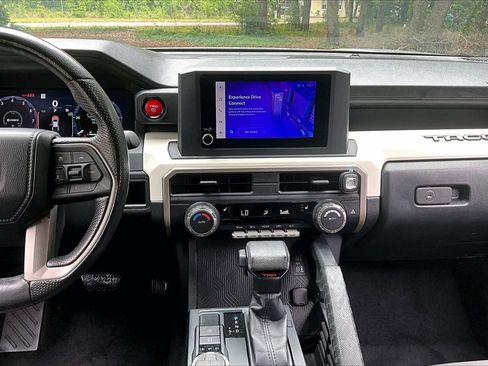 Used 2024 Toyota Tacoma TRD Off-Road AWD/4WD image 9