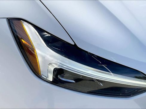 Used 2023 Volvo XC60 B5 Plus image 26