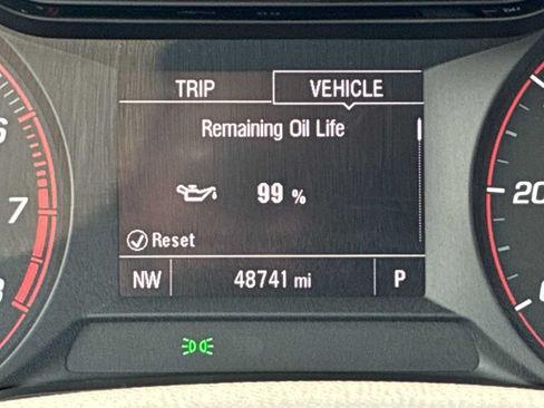 Used 2024 Chevrolet Trax RS w/ Sunroof Package FWD image 10