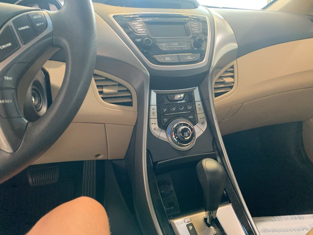 Used 2013 Hyundai Elantra GLS w/ Preferred Pkg FWD image 25