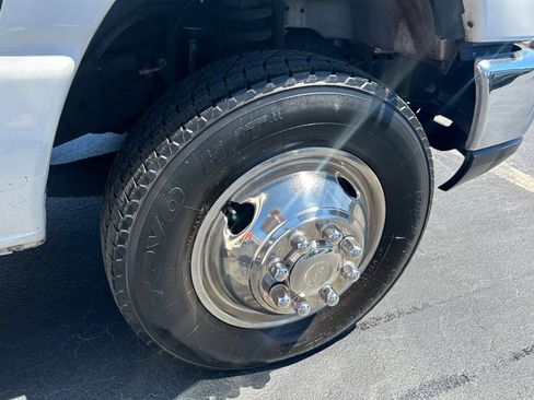 Used 2015 Ford E-350 and Econoline 350 Super Duty image 32