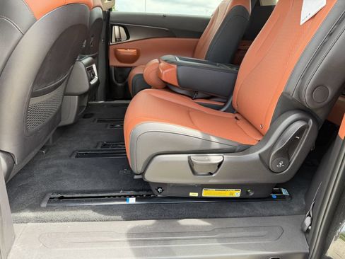 Used 2026 Kia Carnival SX FWD image 20