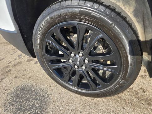 Used 2023 GMC Acadia SLE w/ Driver Convenience Package image 42