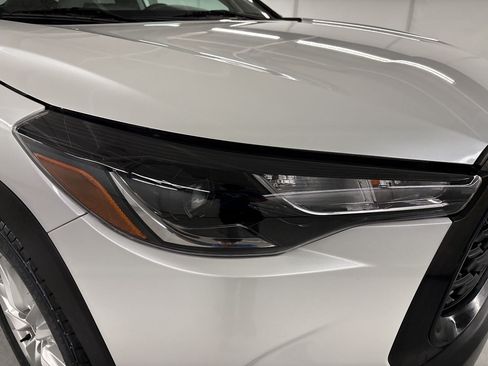 Used 2022 Toyota Corolla Cross LE w/ Moonroof Package AWD/4WD image 11