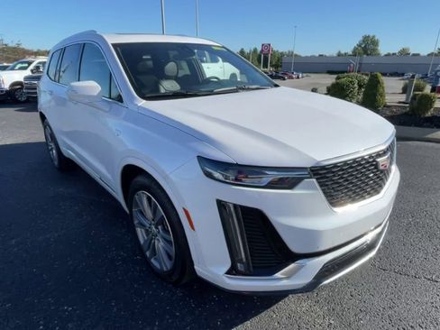 Used 2025 Cadillac XT6 Premium Luxury image 3