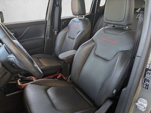 Used 2022 Jeep Renegade Trailhawk AWD/4WD image 17