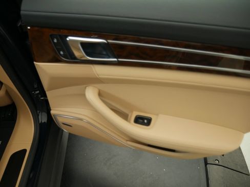 Certified 2023 Porsche Panamera 4 Platinum Edition AWD/4WD image 27